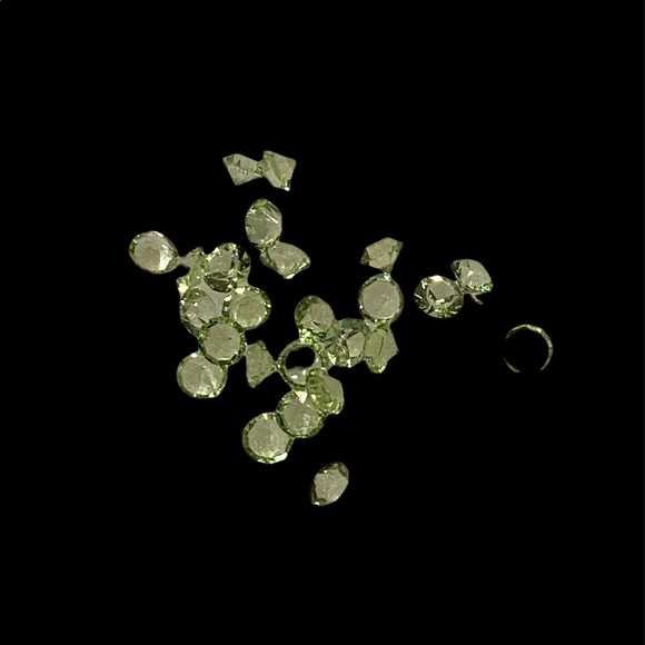 ♦️3/$10♦️NEW•Peridot Crystal dust for floating/living lockets 25pc - Picture 2 of 5
